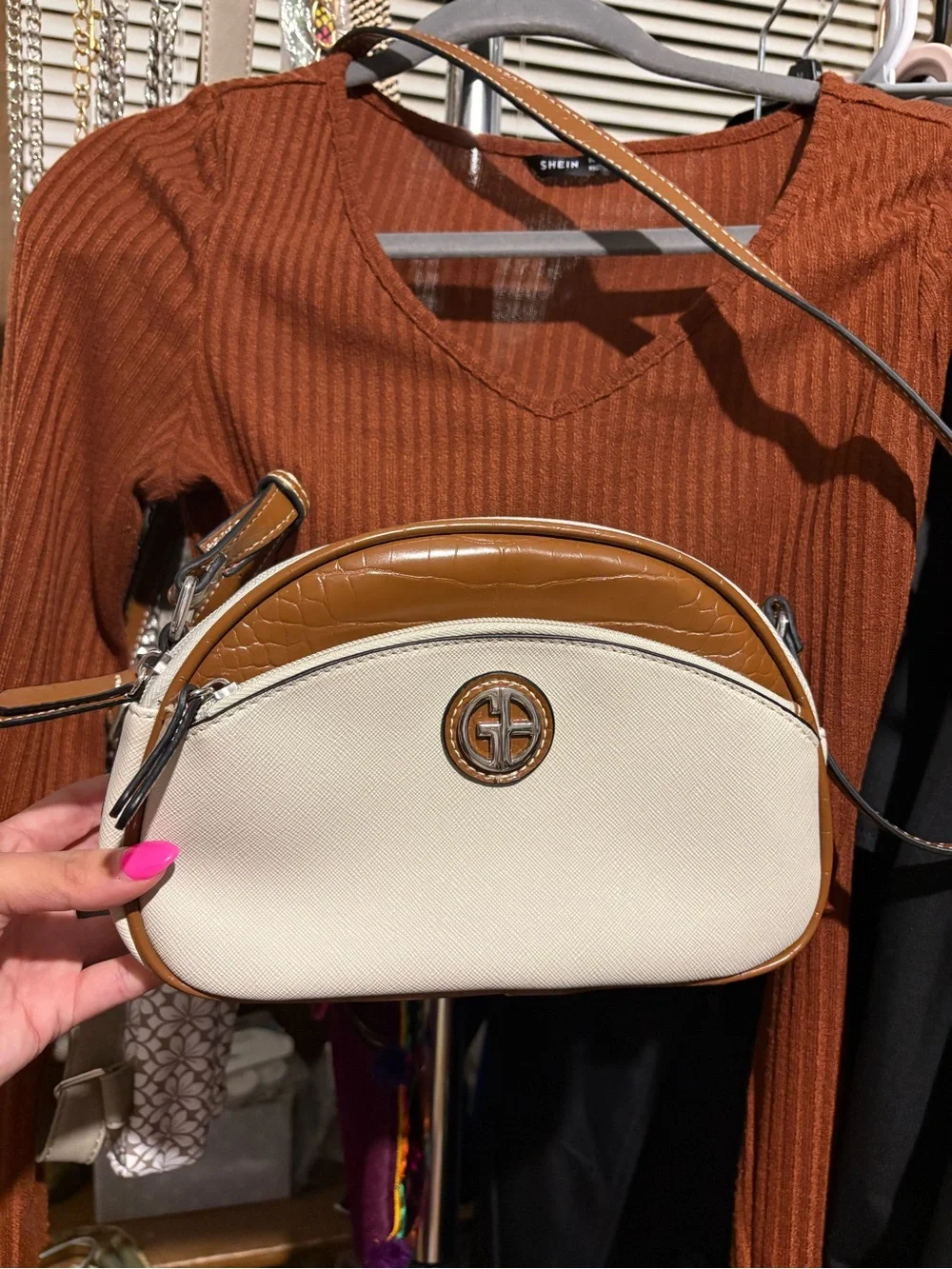Gianni Bernini Stylish Crossbody Cream & Light Brown w/ Embossing Camera Bag - Picture 2 of 12